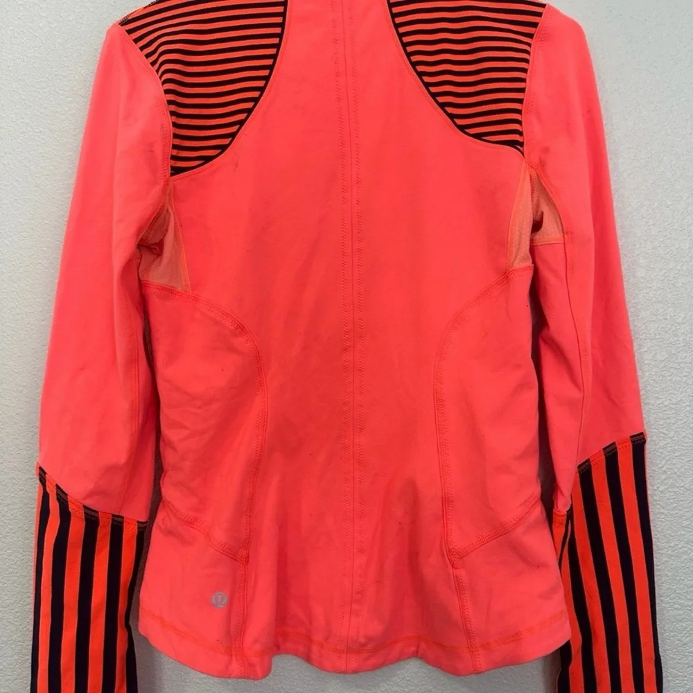 Lululemon Forme Jacket Light Flare/Inkwell
Size 6 EUC - Picture 6 of 8